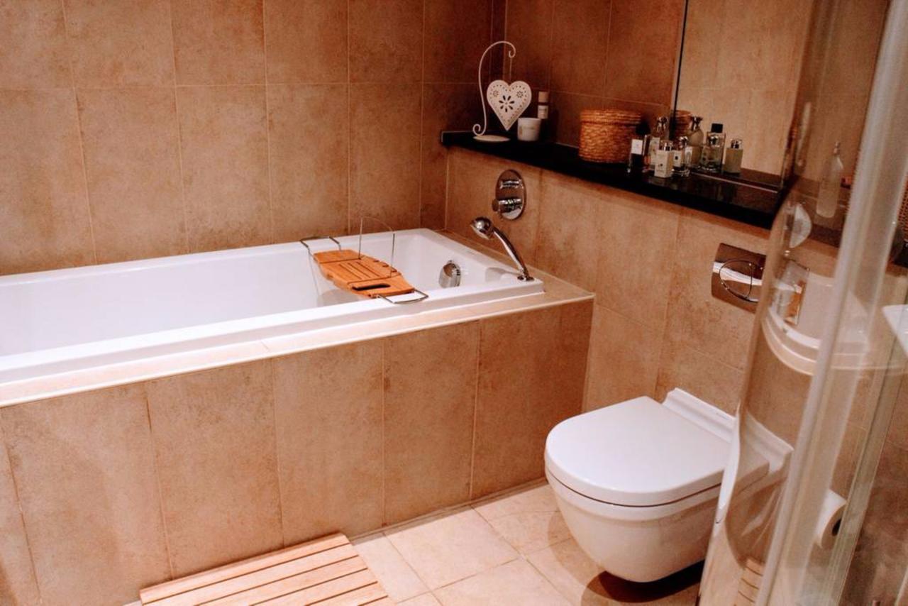 Apartment 2 Bedroom With Sea View Sleeps 4 *
