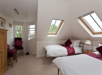Alba House 3* Edinburgh