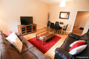 Playhouse Apartment *