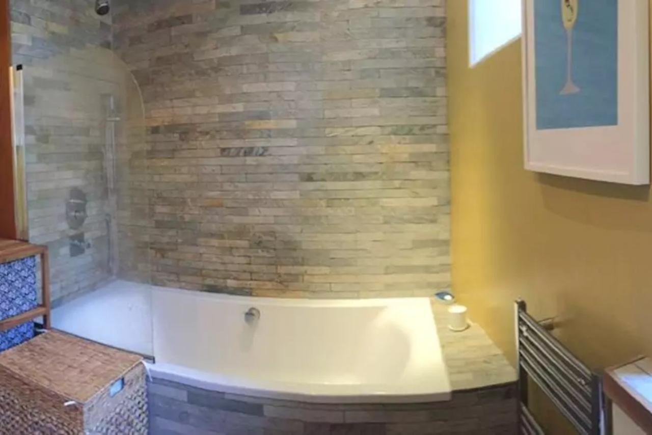 2 Bedroom Modern In Edinburgh