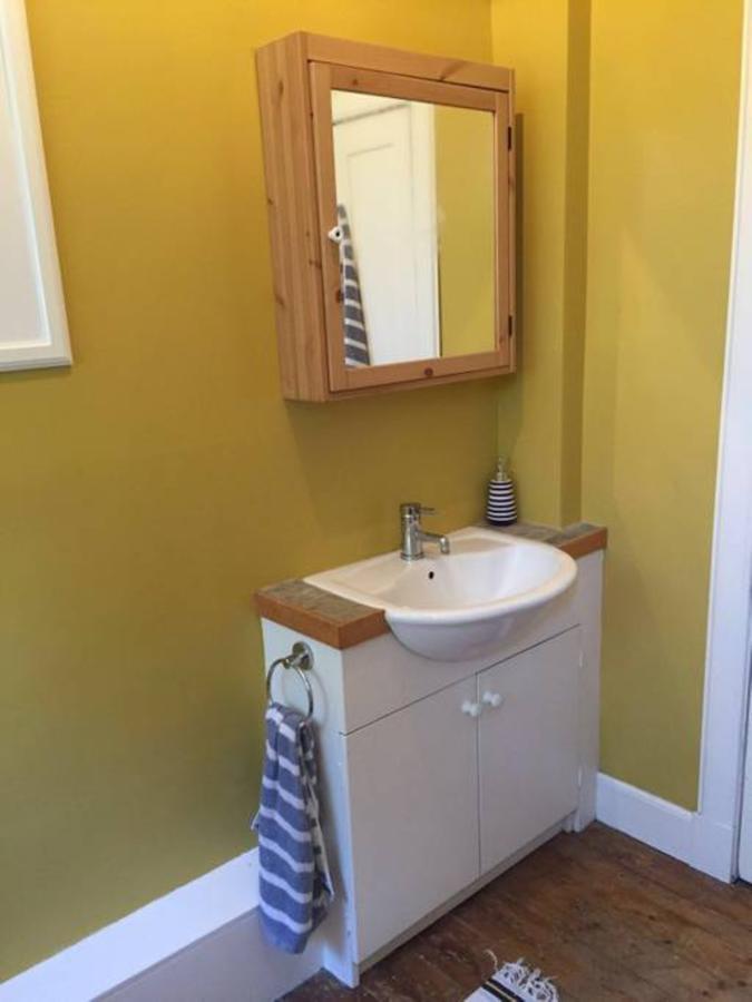 2 Bedroom Modern In Apartment *