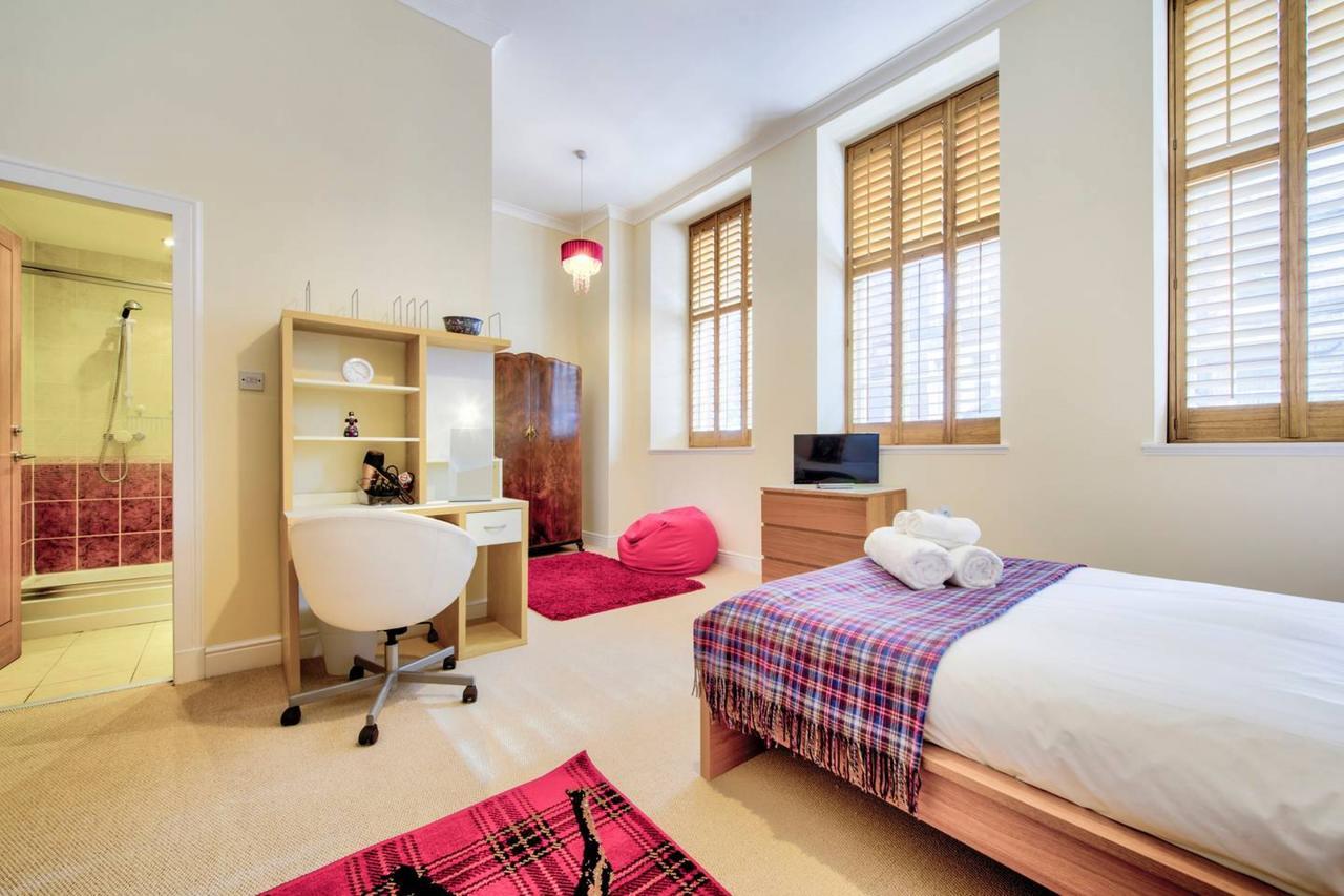 Holiday home Altido Lovely 3br Townhouse With Free Parking And Balcony Edinburgh
