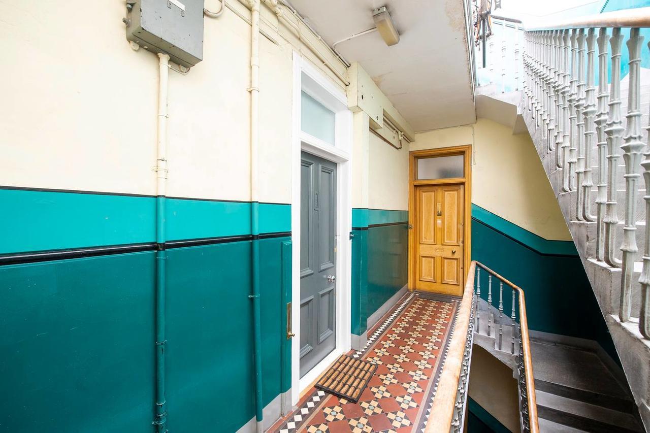 Bright With Stunning Views Apartment Edinburgh