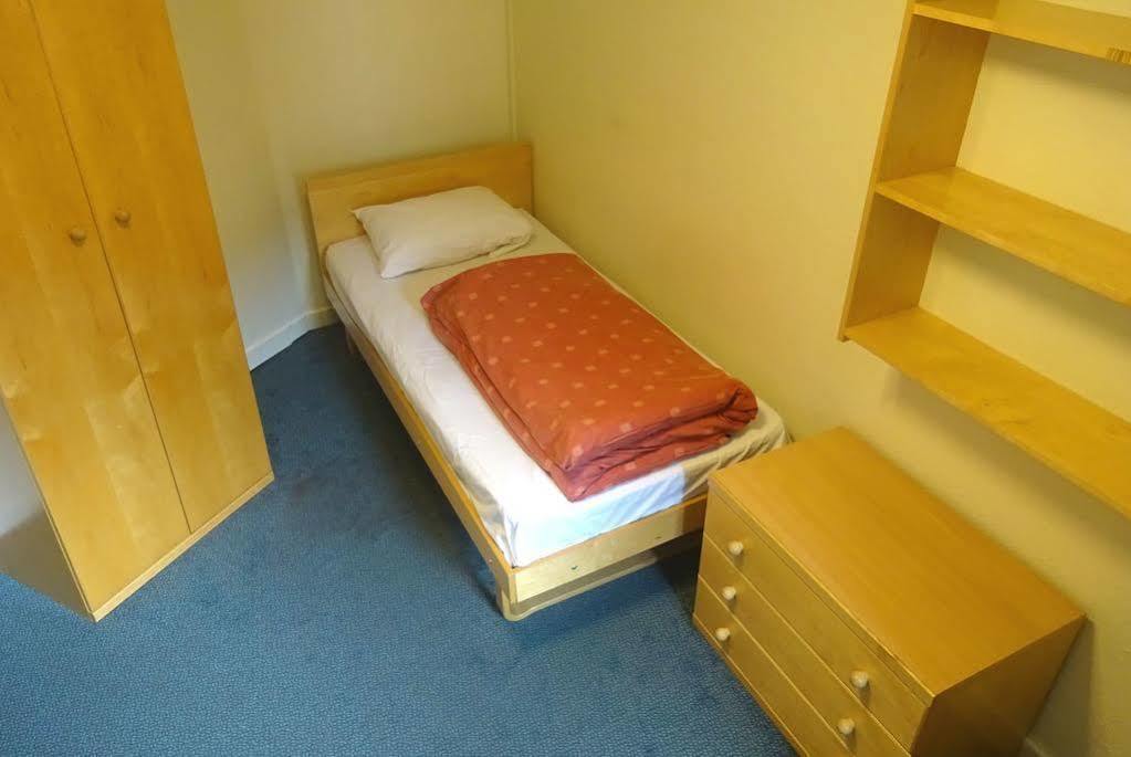 Metro Hostel *
