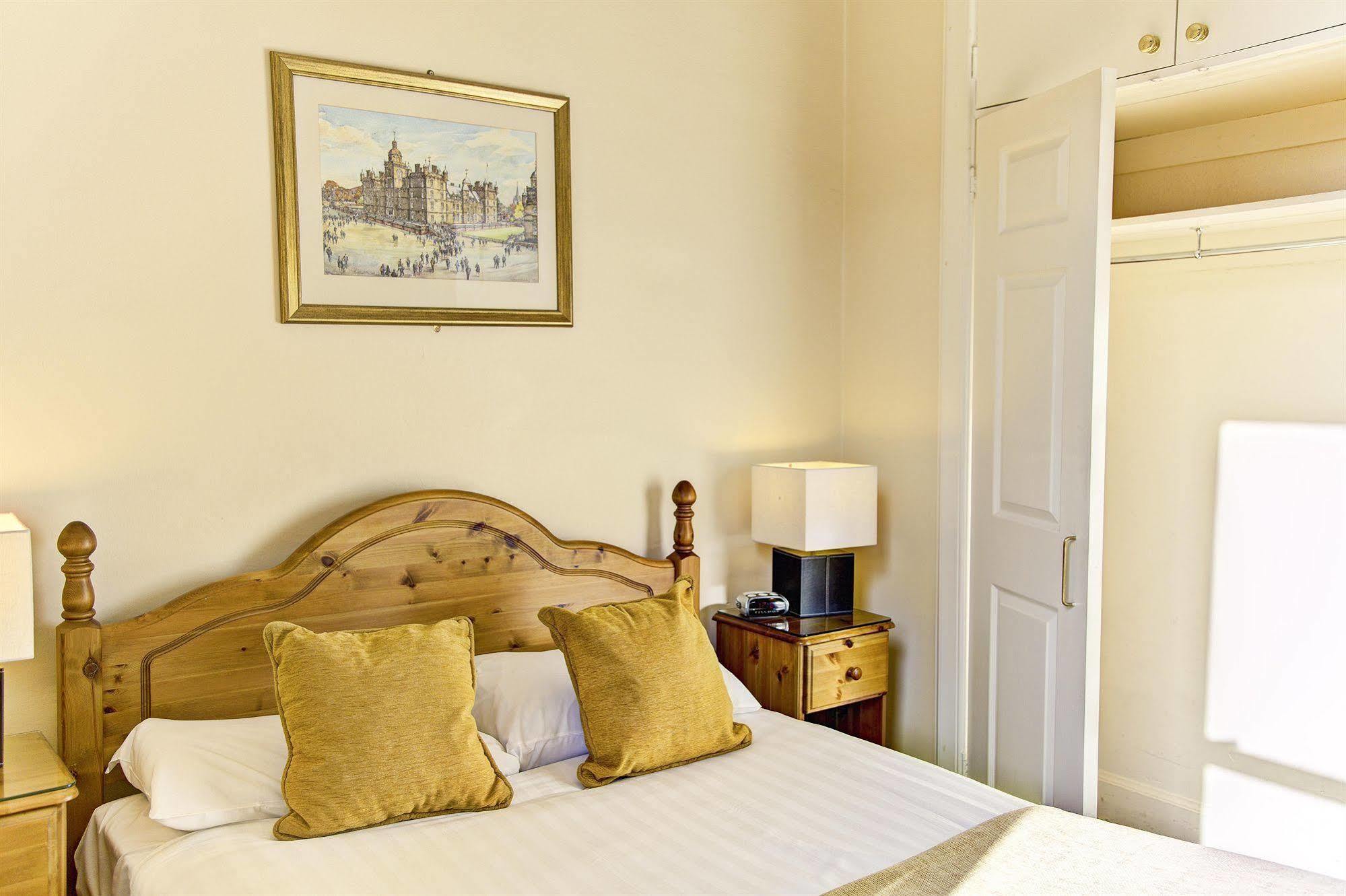 Fountain Court - Morrison 3*