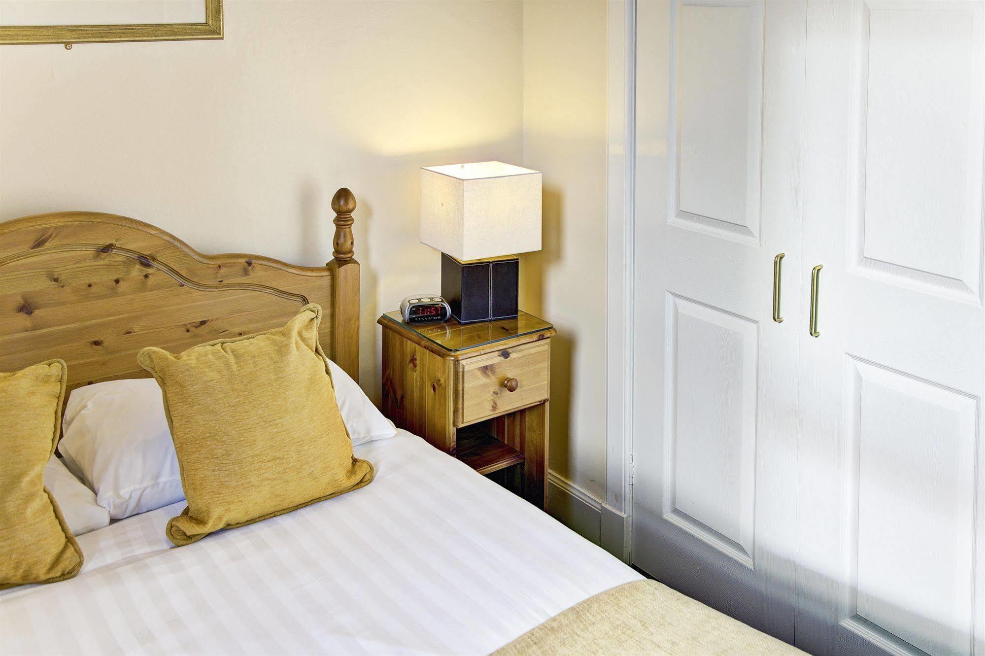 Fountain Court - Morrison 3*