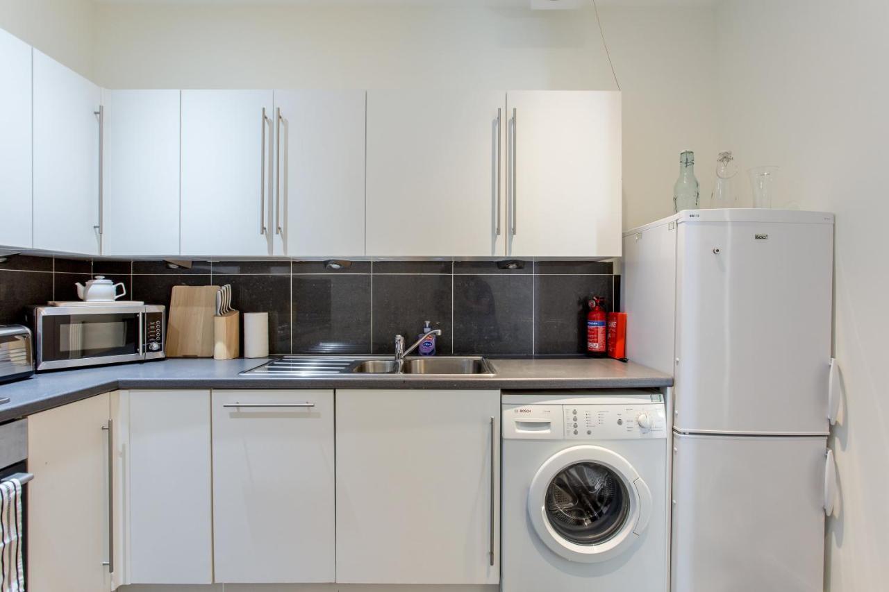 Colonial Victorian Apartment, Fab Central Location Apartment