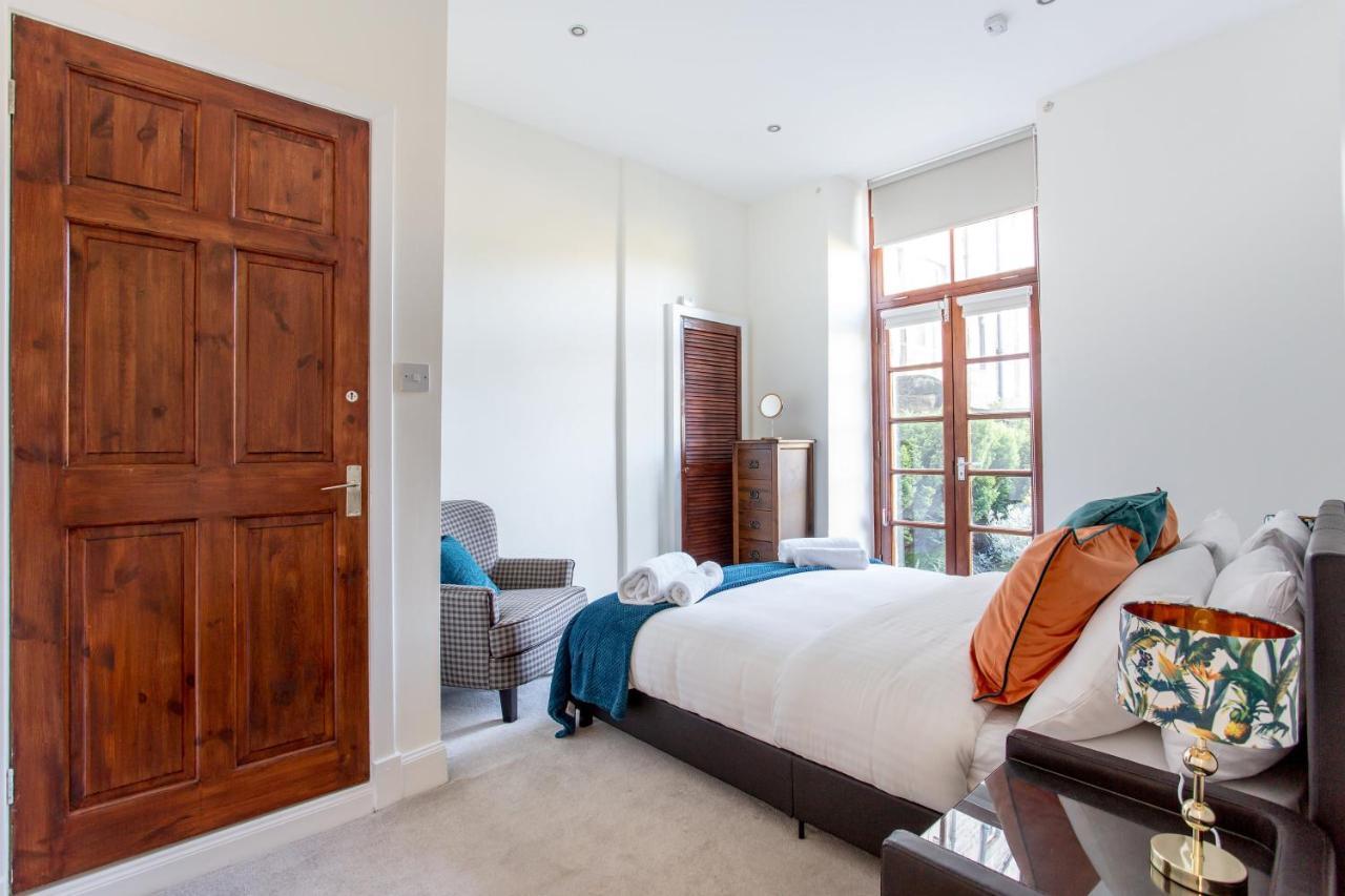 Colonial Victorian Apartment, Fab Central Location *