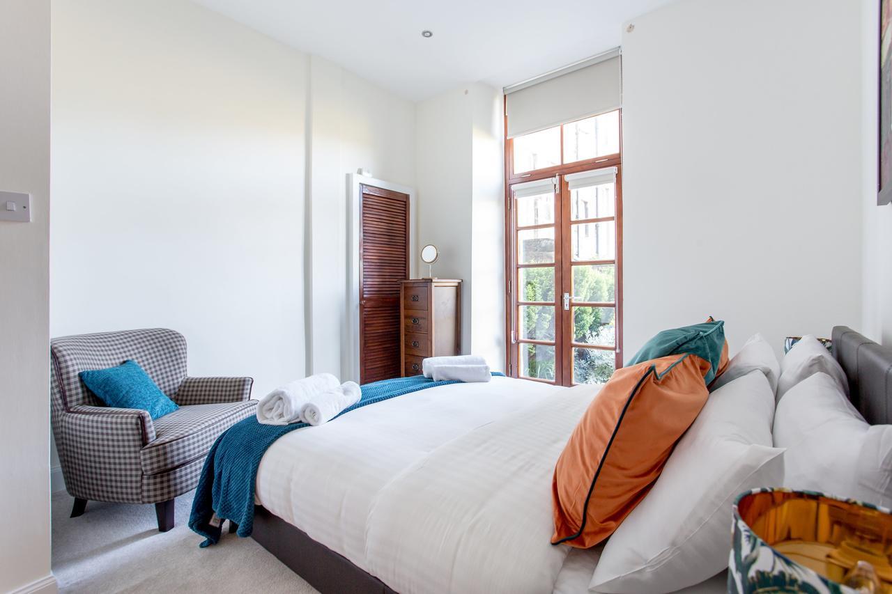 Colonial Victorian Apartment, Fab Central Location Apartment