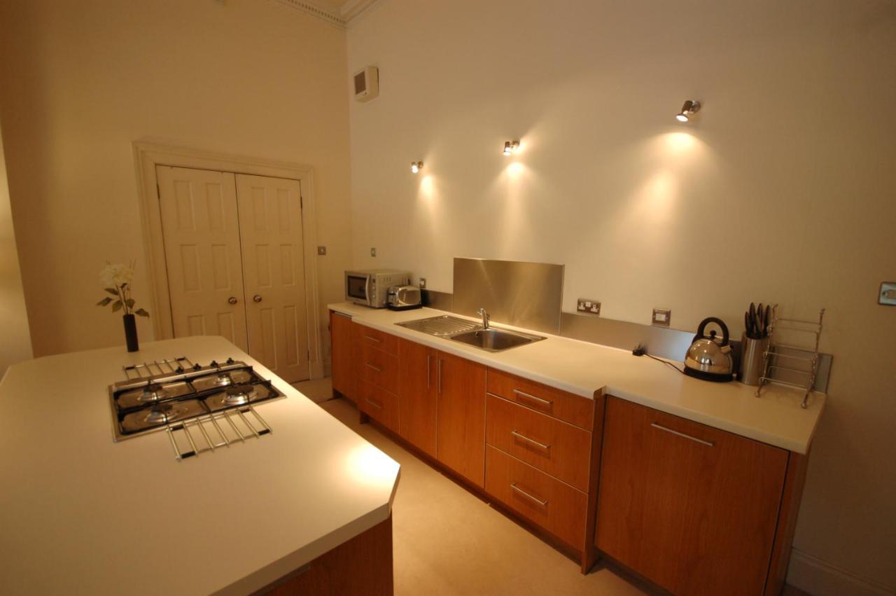 Flats Company - Queen Street - Centre *