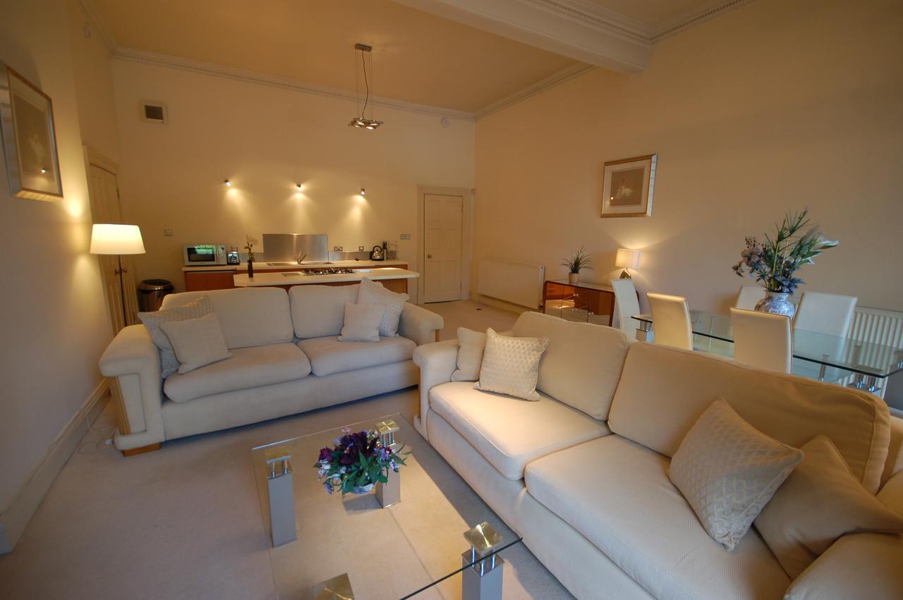 Flats Company - Queen Street - Centre *
