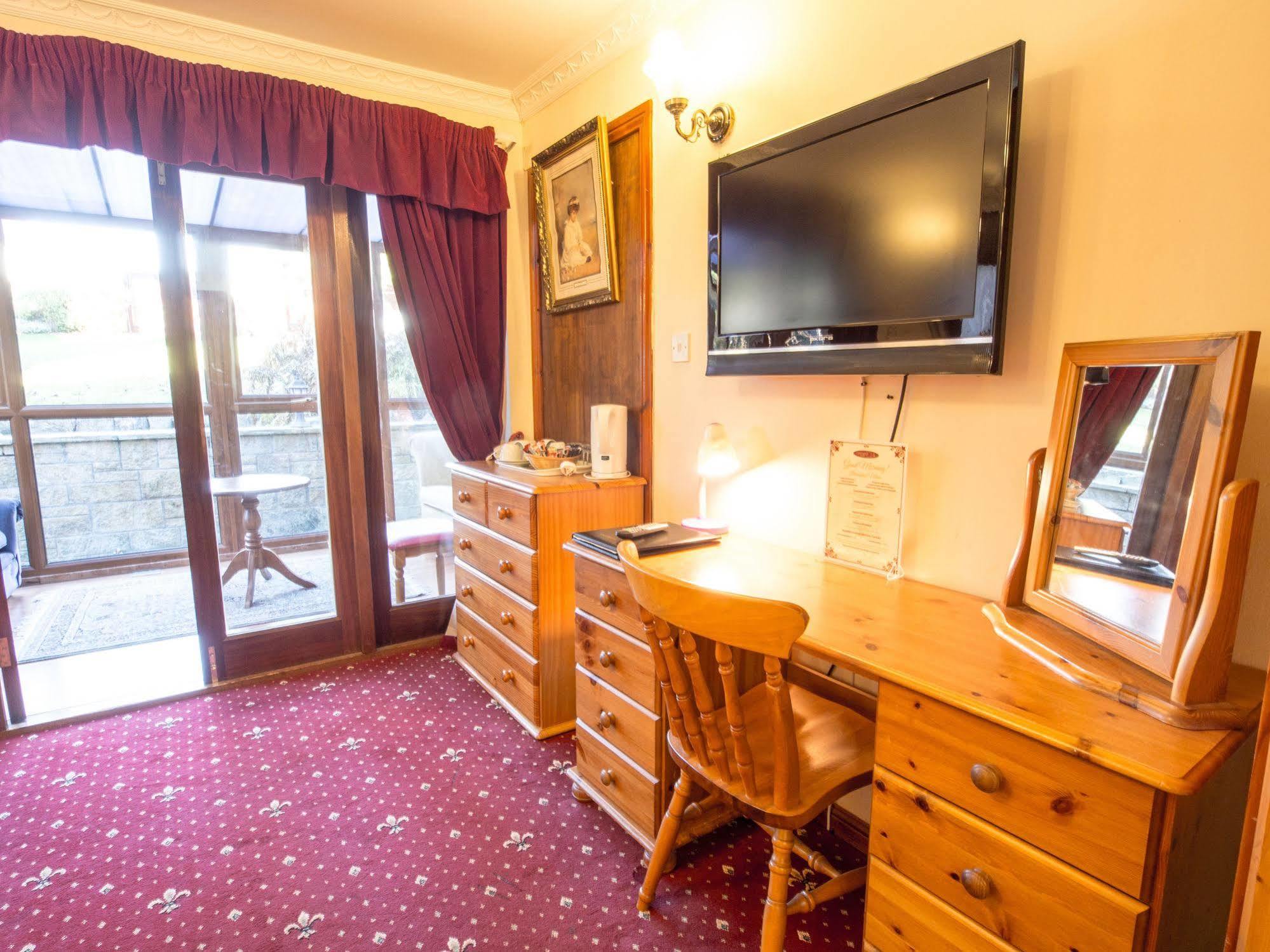 Corstorphine 3*
