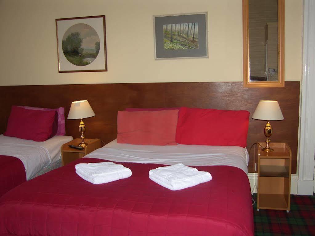 Ivy- Braveheart Guest house Edinburgh
