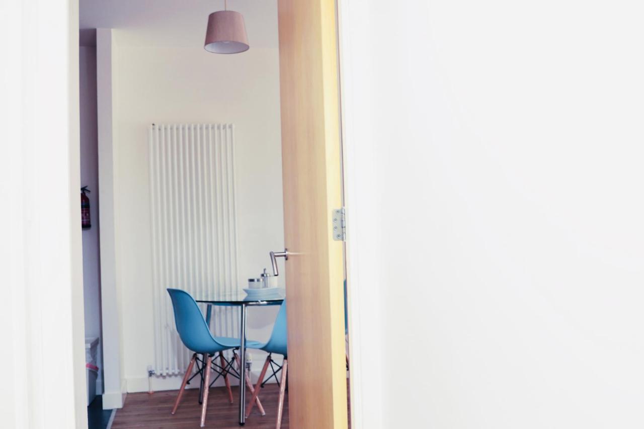 Apartment On Drybrough Crescent 3/6 *
