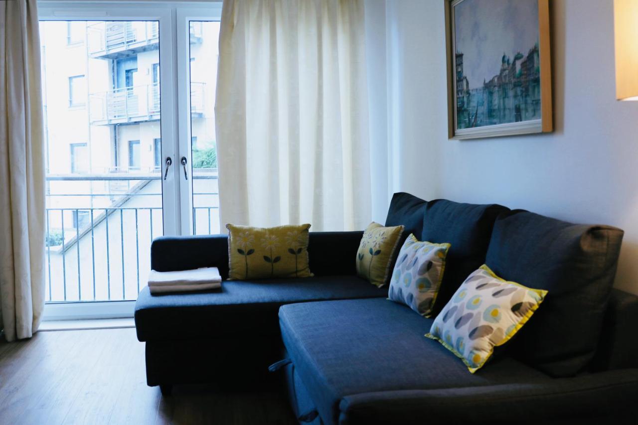 On Drybrough Crescent 3/6 Apartment