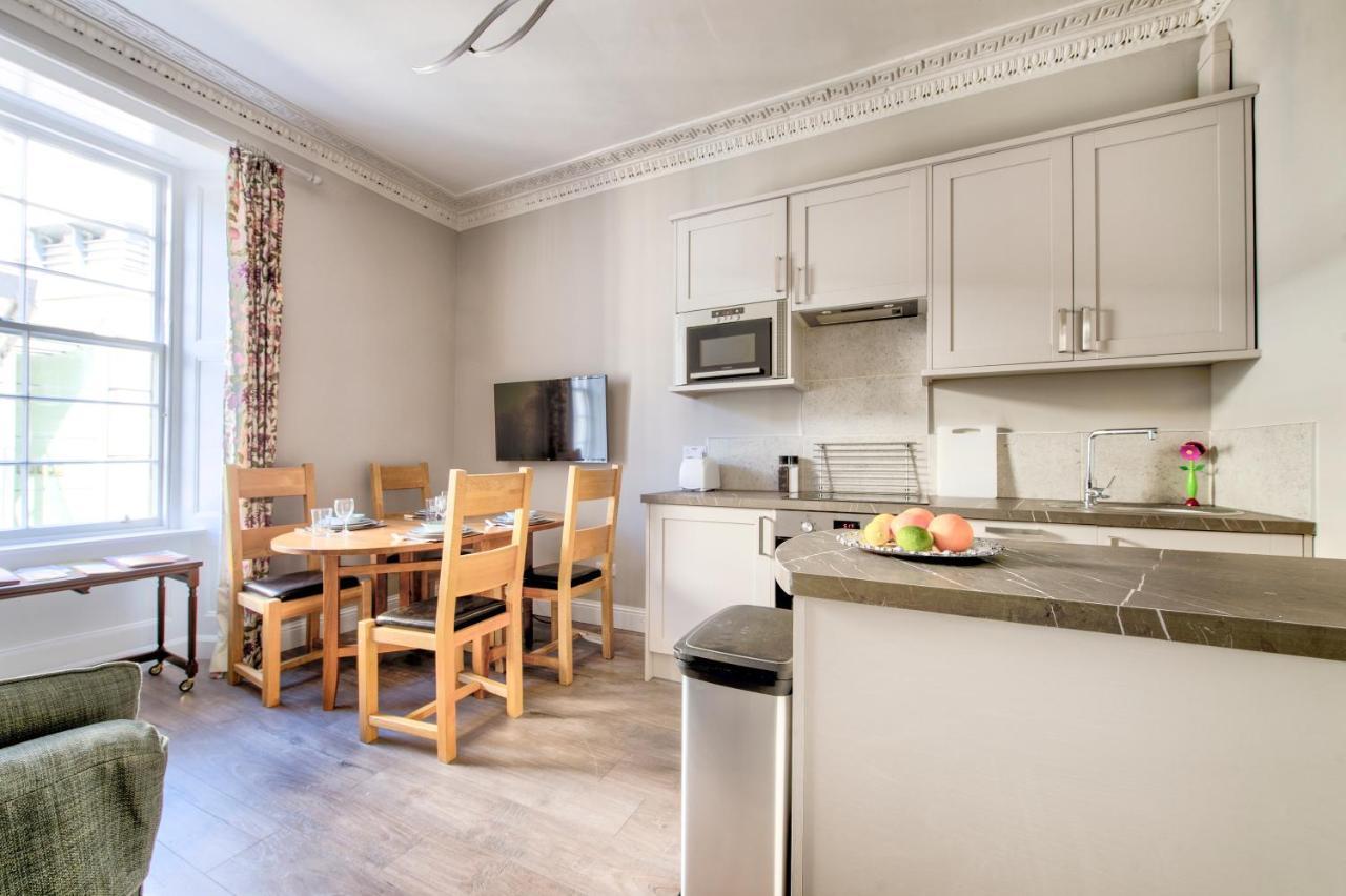 Apartment Beautifully Presented, Well Located, 2 Bed Apt. *