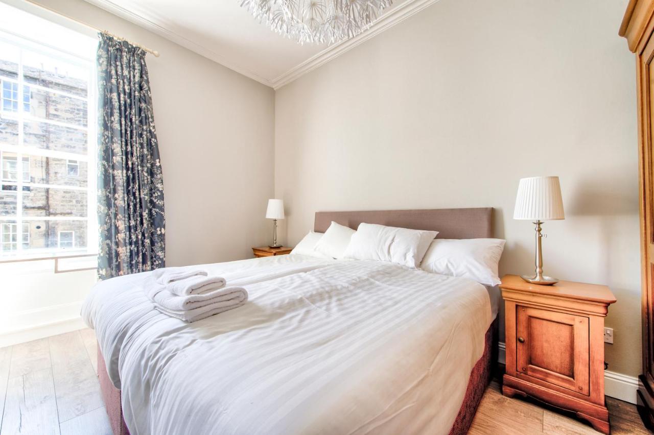 Apartment Beautifully Presented, Well Located, 2 Bed Apt. *