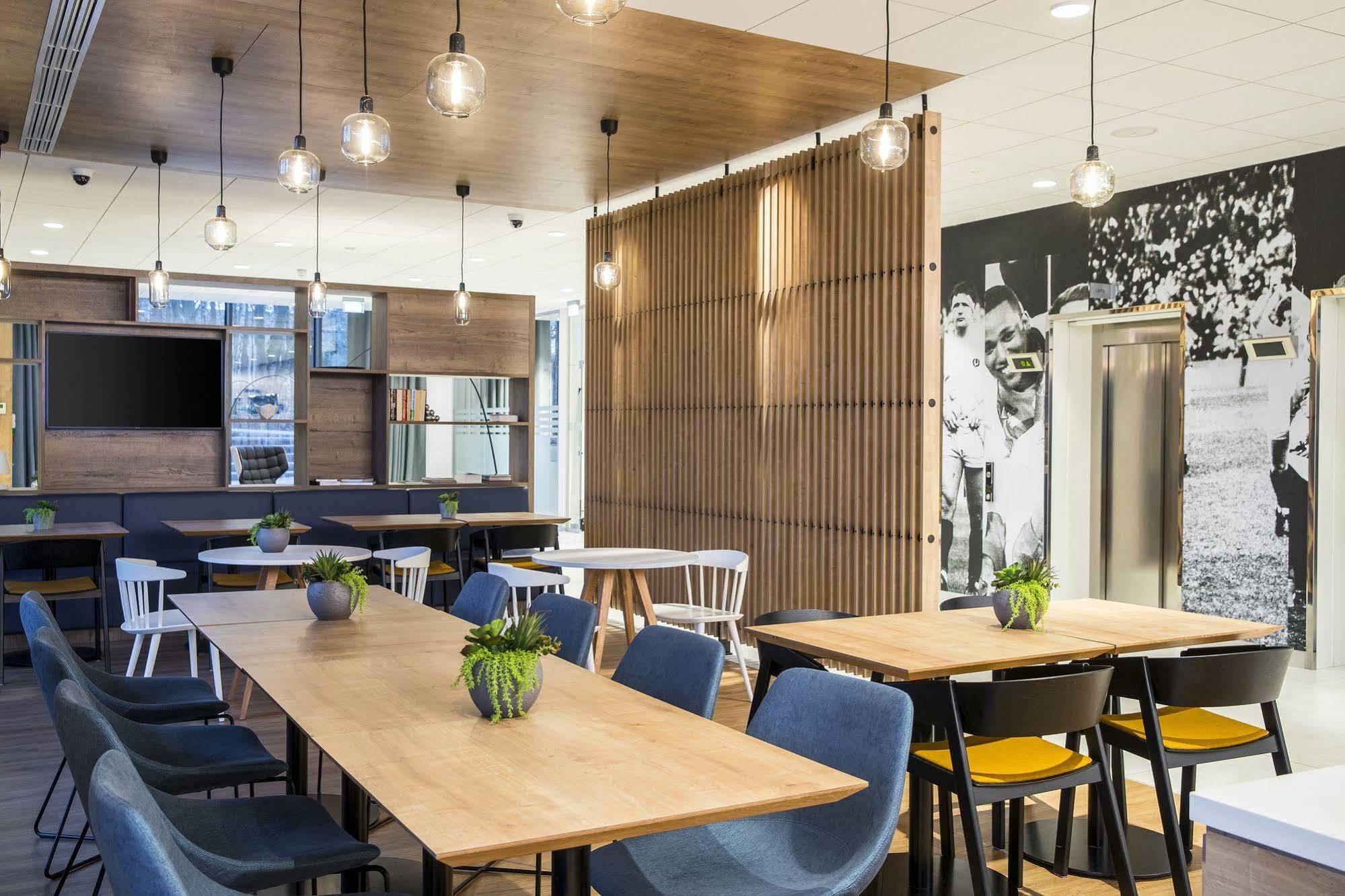 Courtyard By Marriott West