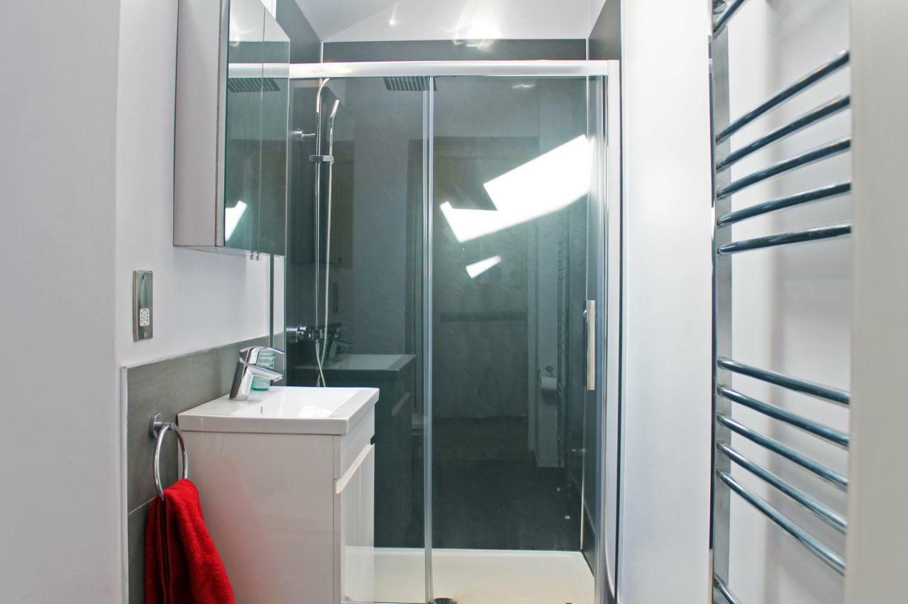 Silver Lining - Gilmore House With Parking & Garden Apartment