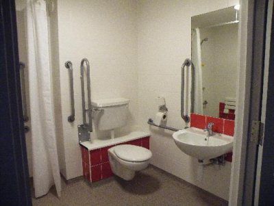 Travelodge Airport 2*