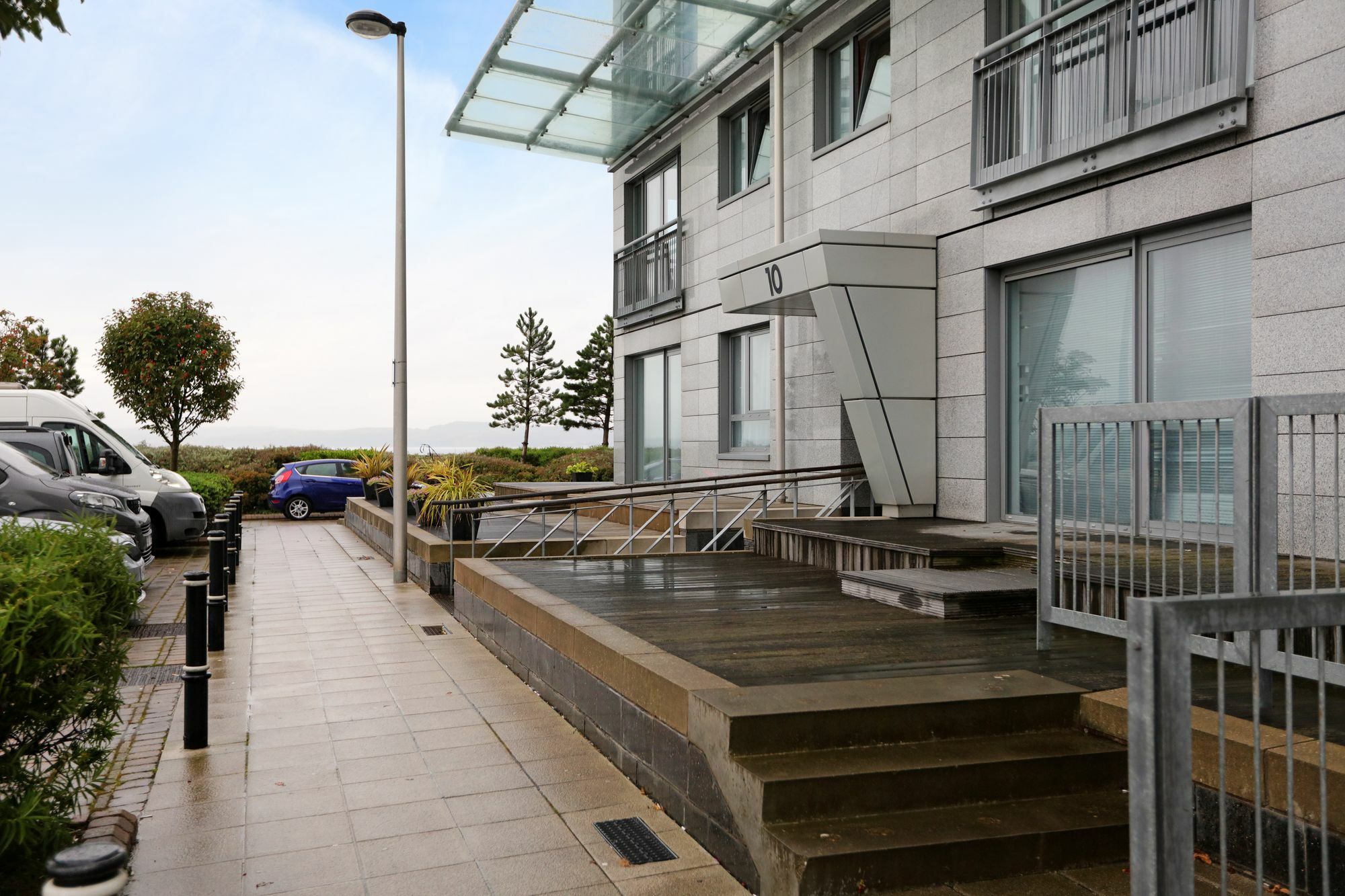 Waterfront Penthouse Apartment *