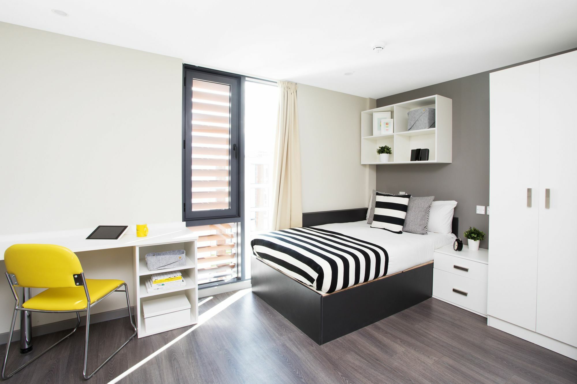 Salisbury Court Apartment *