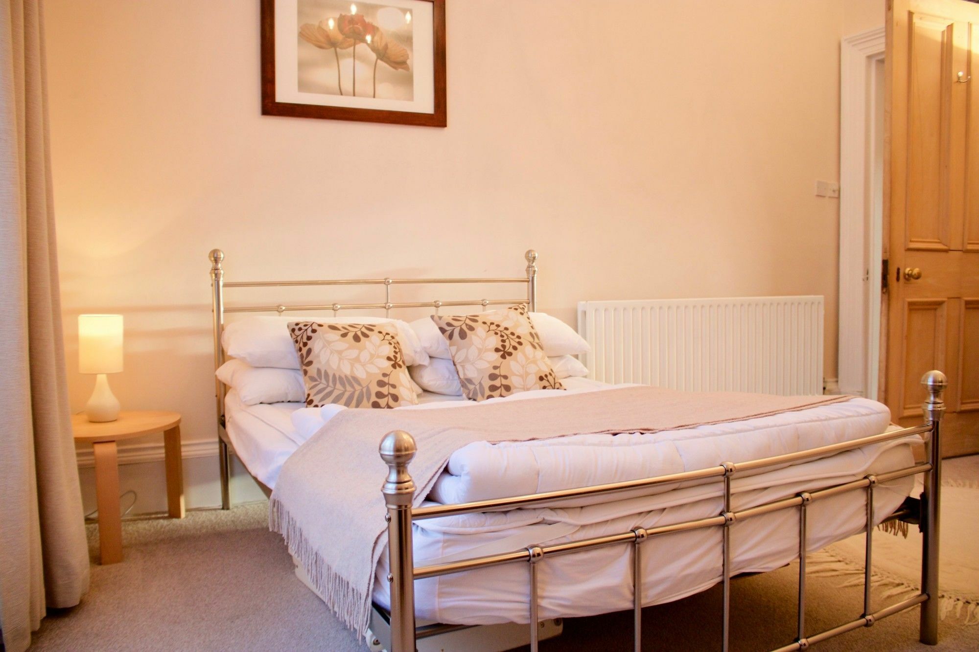 2 Bedroom Stockbridge Flat Apartment