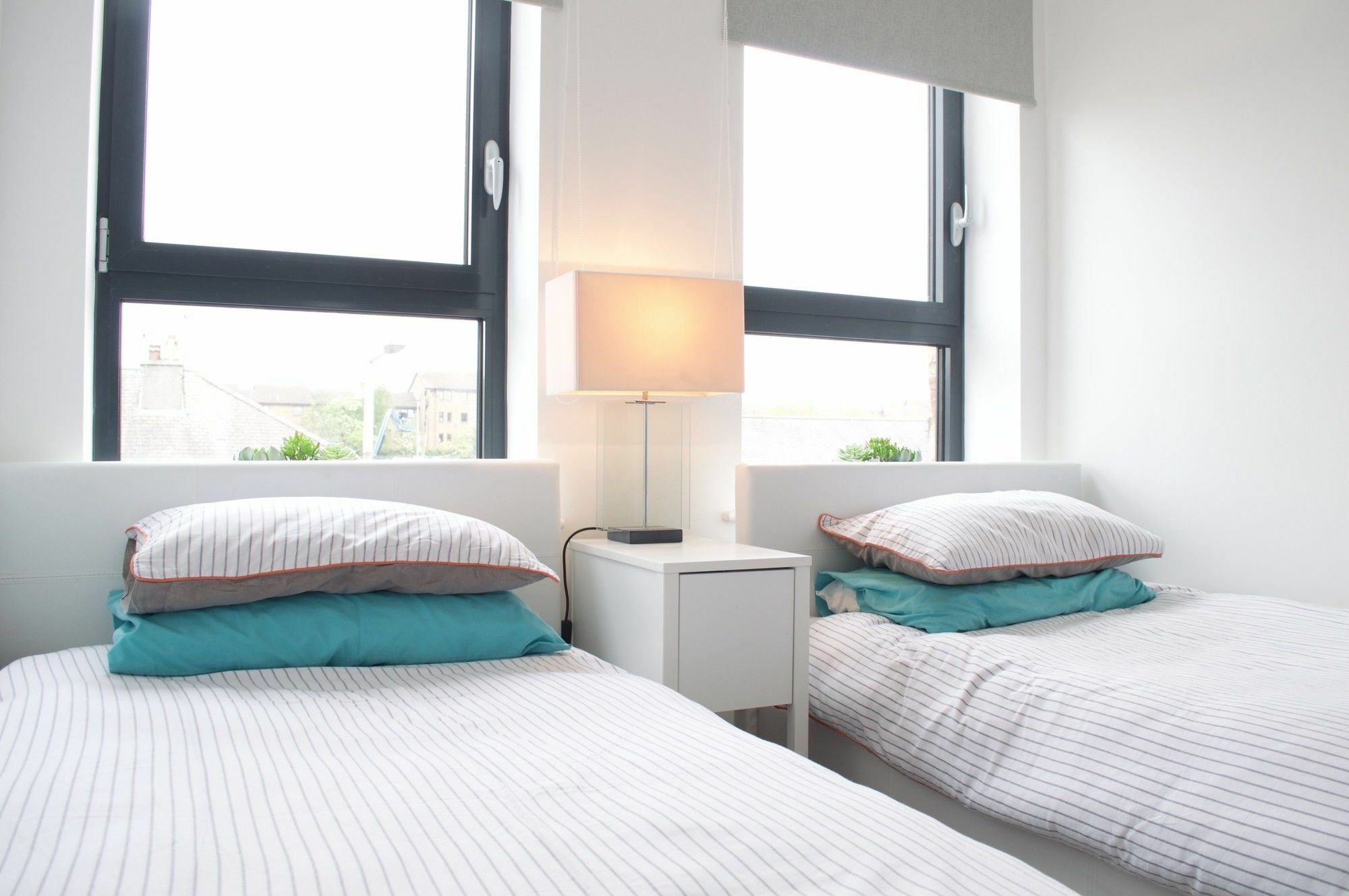 Apartment 2 Bedroom With Free Parking