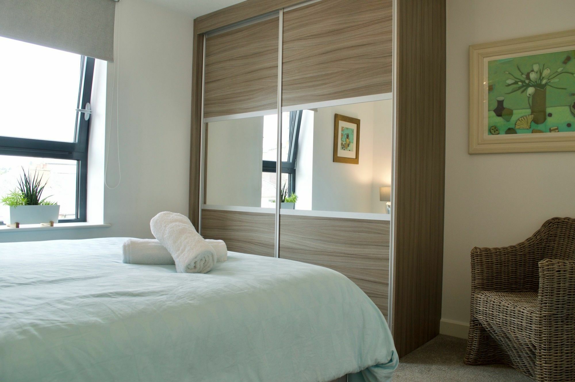 2 Bedroom With Free Parking Apartment *