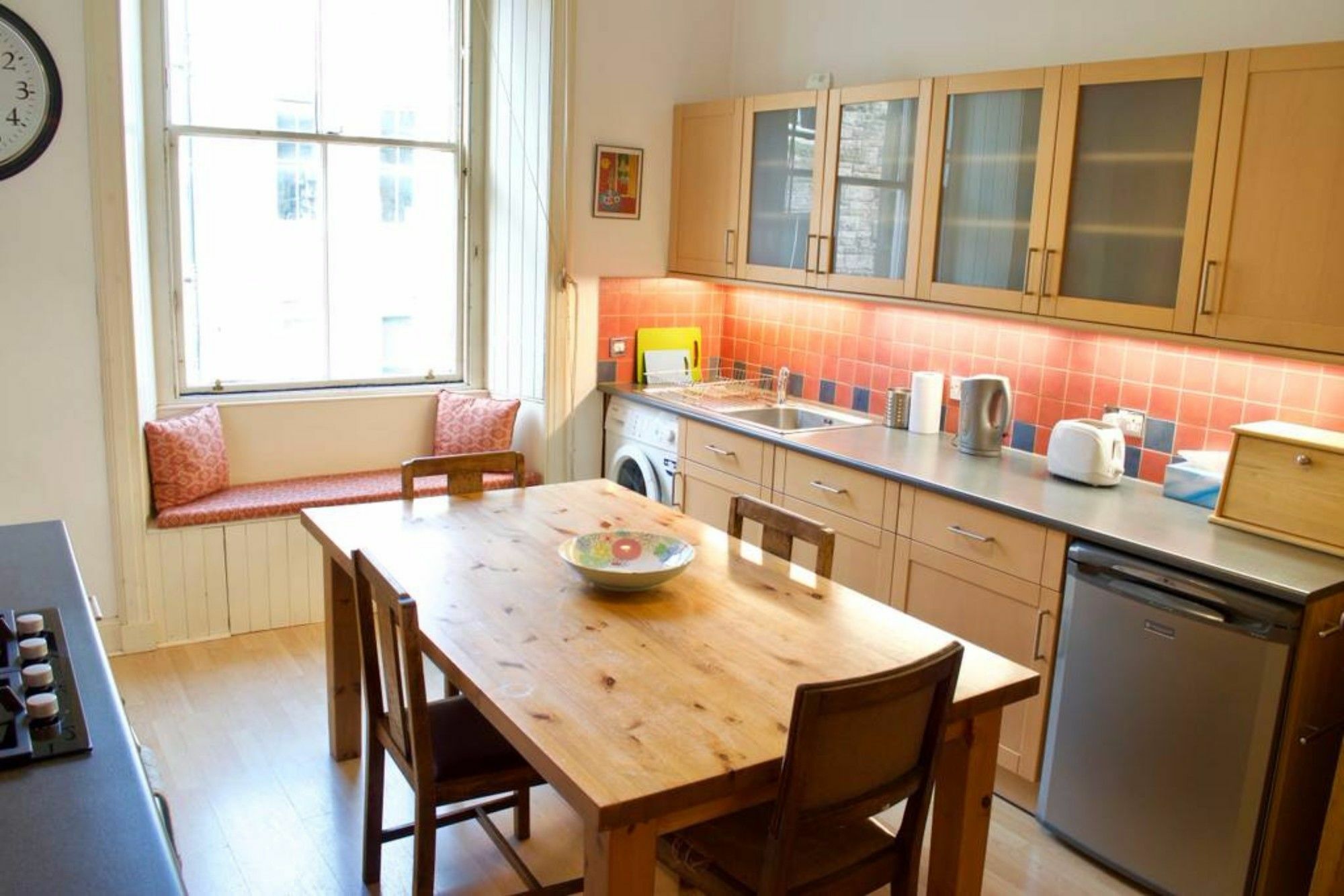 2 Bedroom Flat Near The Kings Theatre Apartment