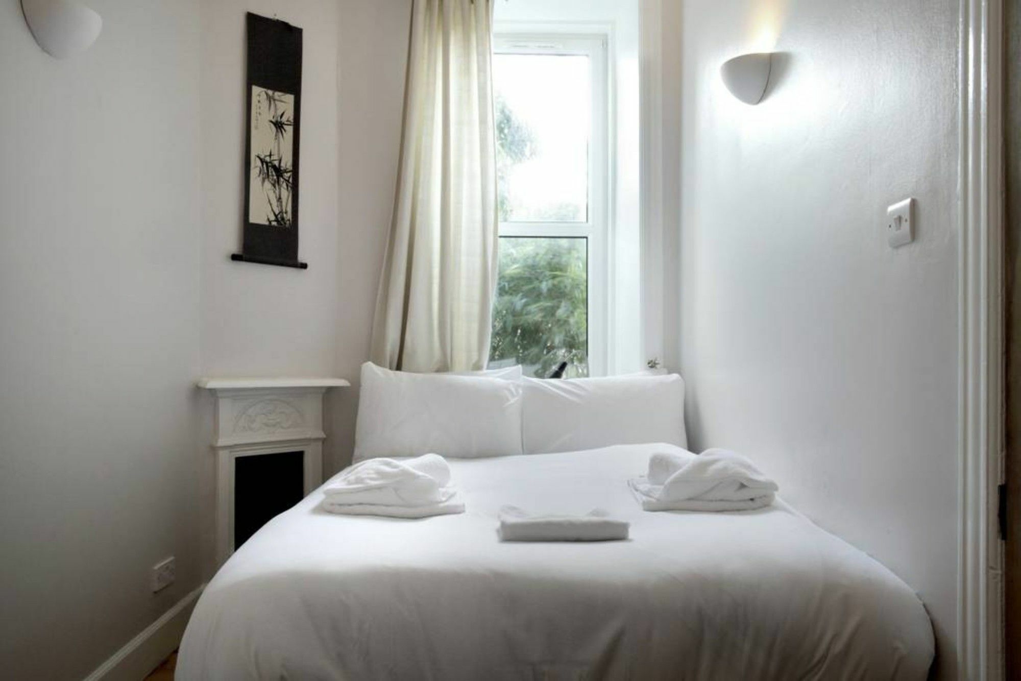 2 Bedroom Flat With Garden *
