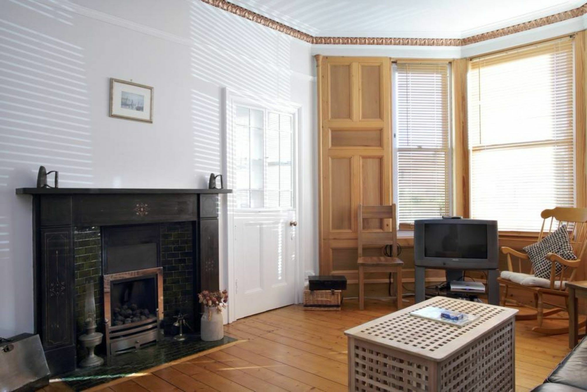 2 Bedroom Flat With Garden Apartment