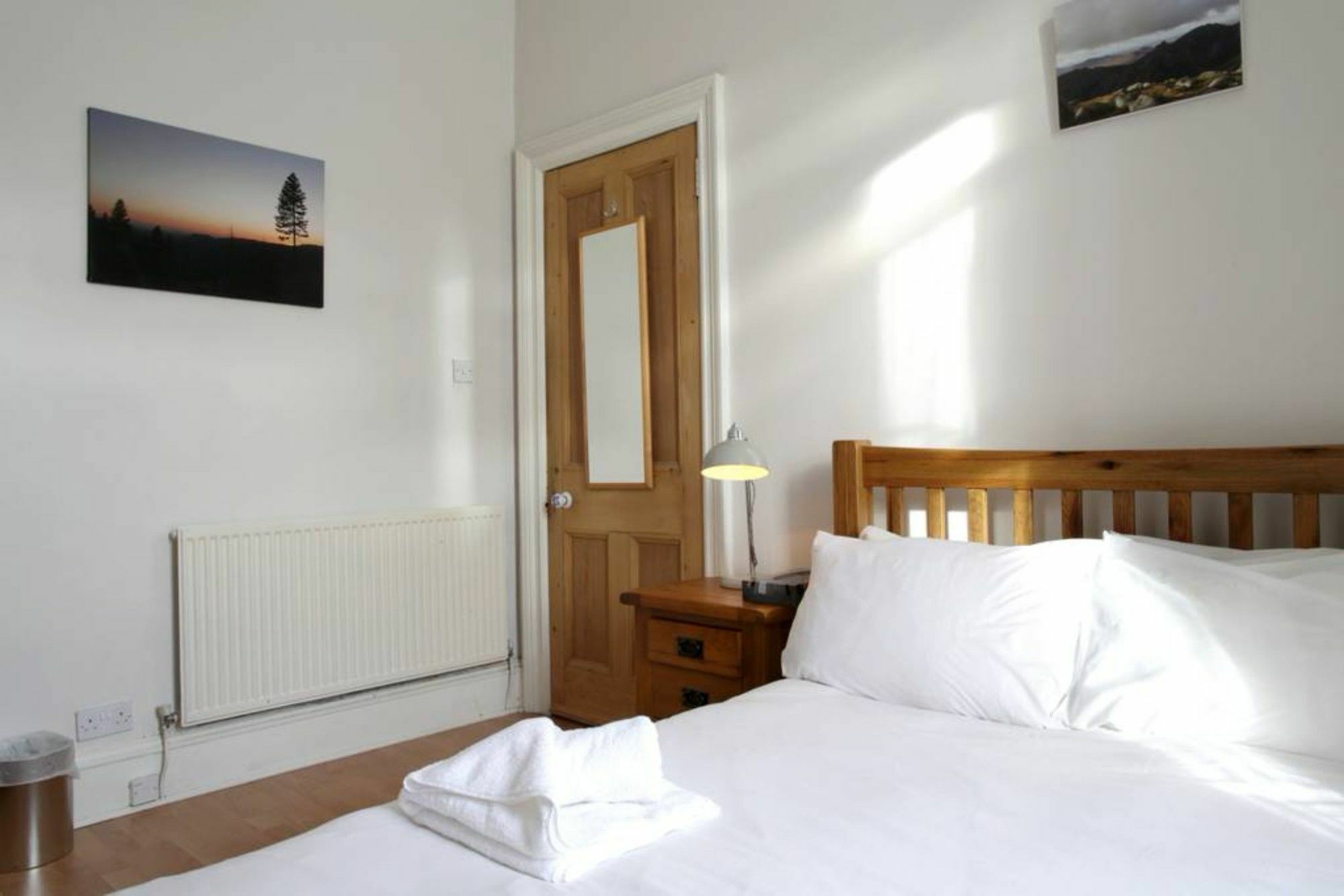 2 Bedroom Flat With Garden Apartment *