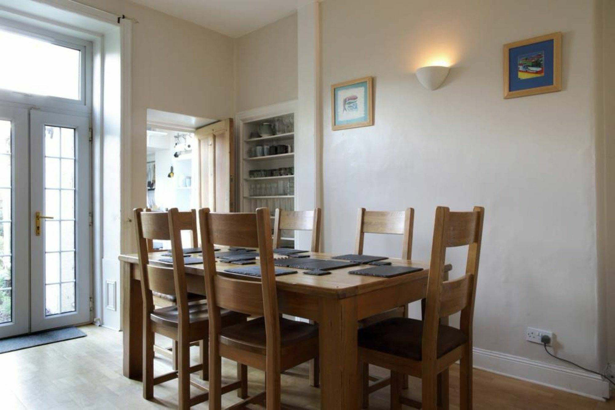 Apartment 2 Bedroom Flat With Garden *