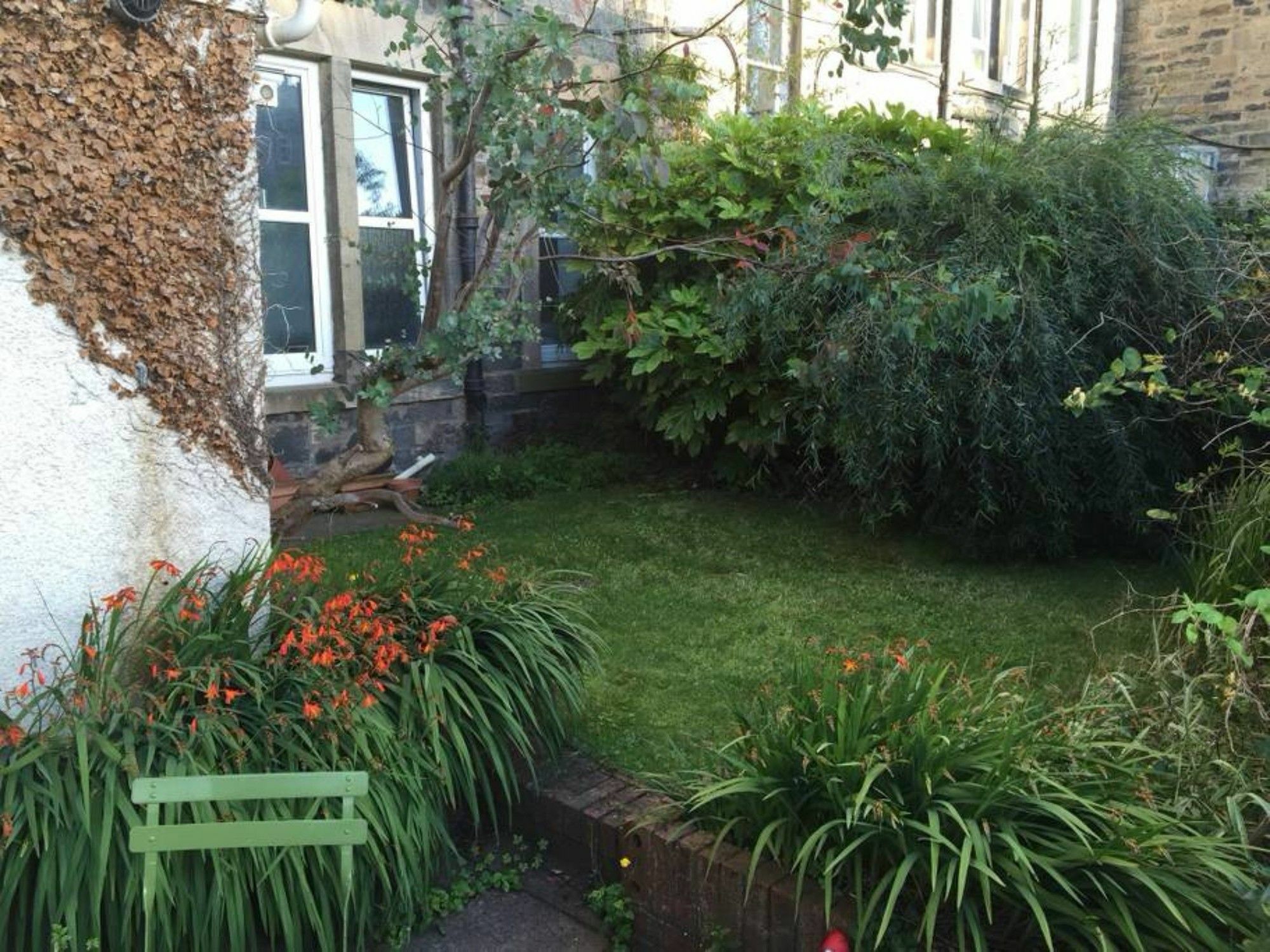 2 Bedroom Flat With Garden Apartment