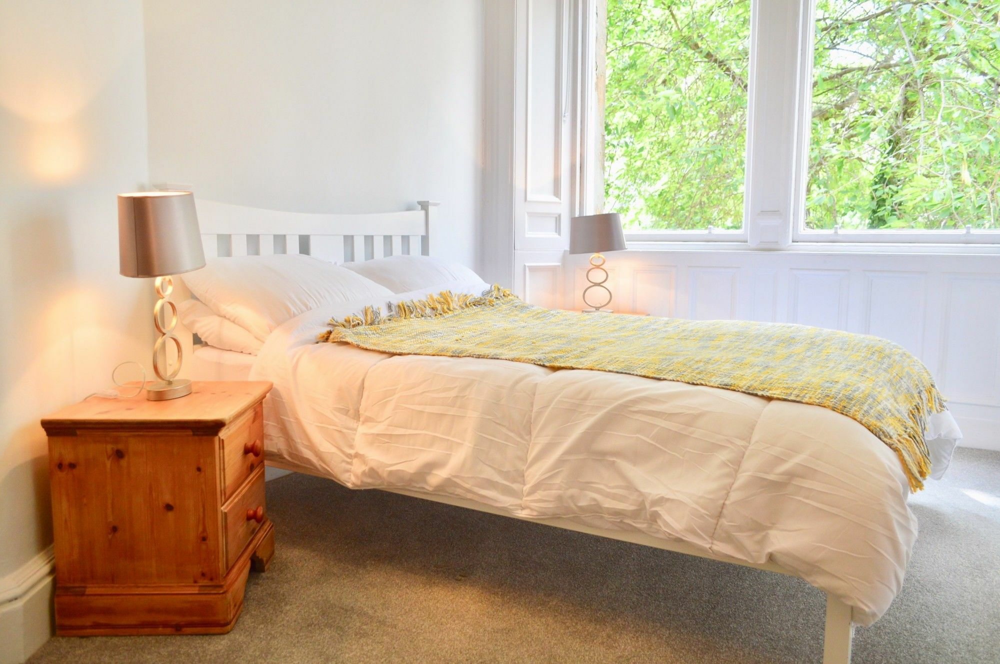 Apartment Spacious 3 Bedroom West End Flat