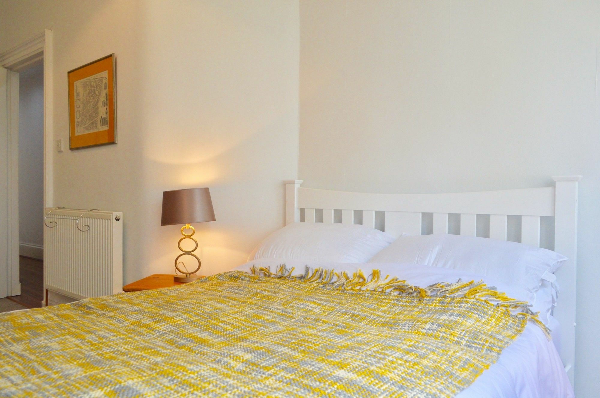 Apartment Spacious 3 Bedroom West End Flat