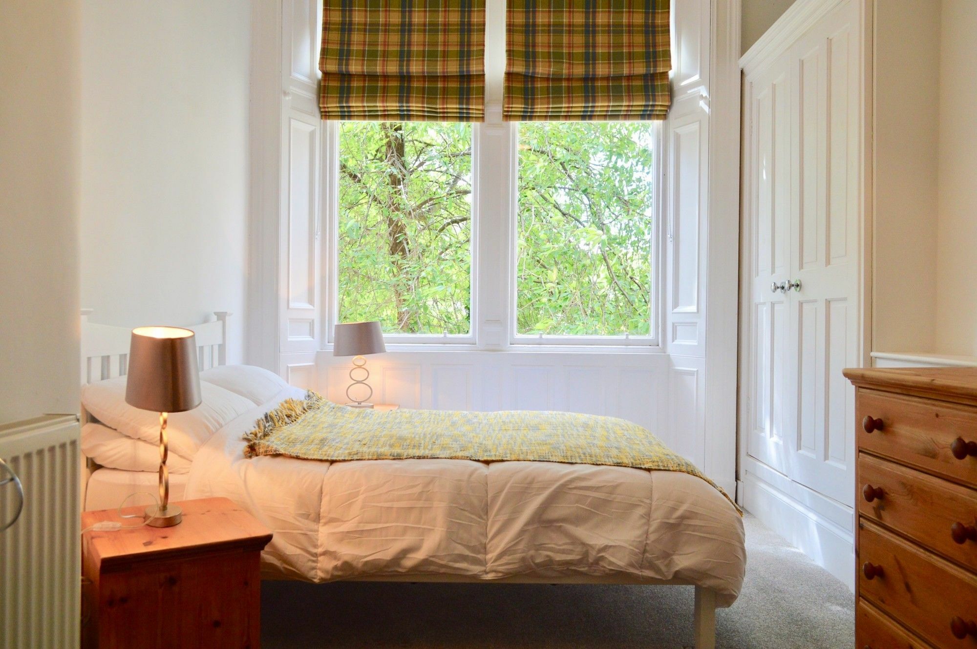Spacious 3 Bedroom West End Flat Apartment