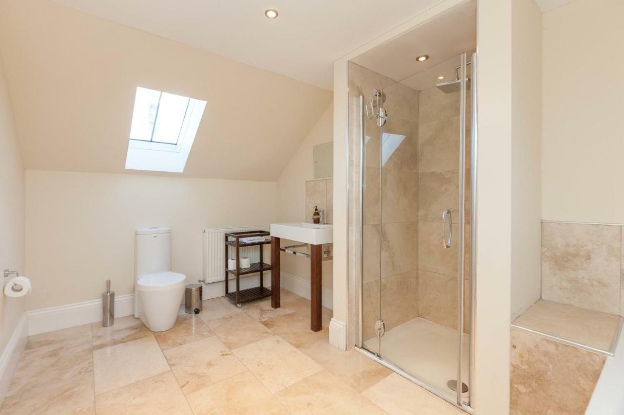 North Castle Street Luxury 3 Bedroom/3 Bathroom Apartment EDI