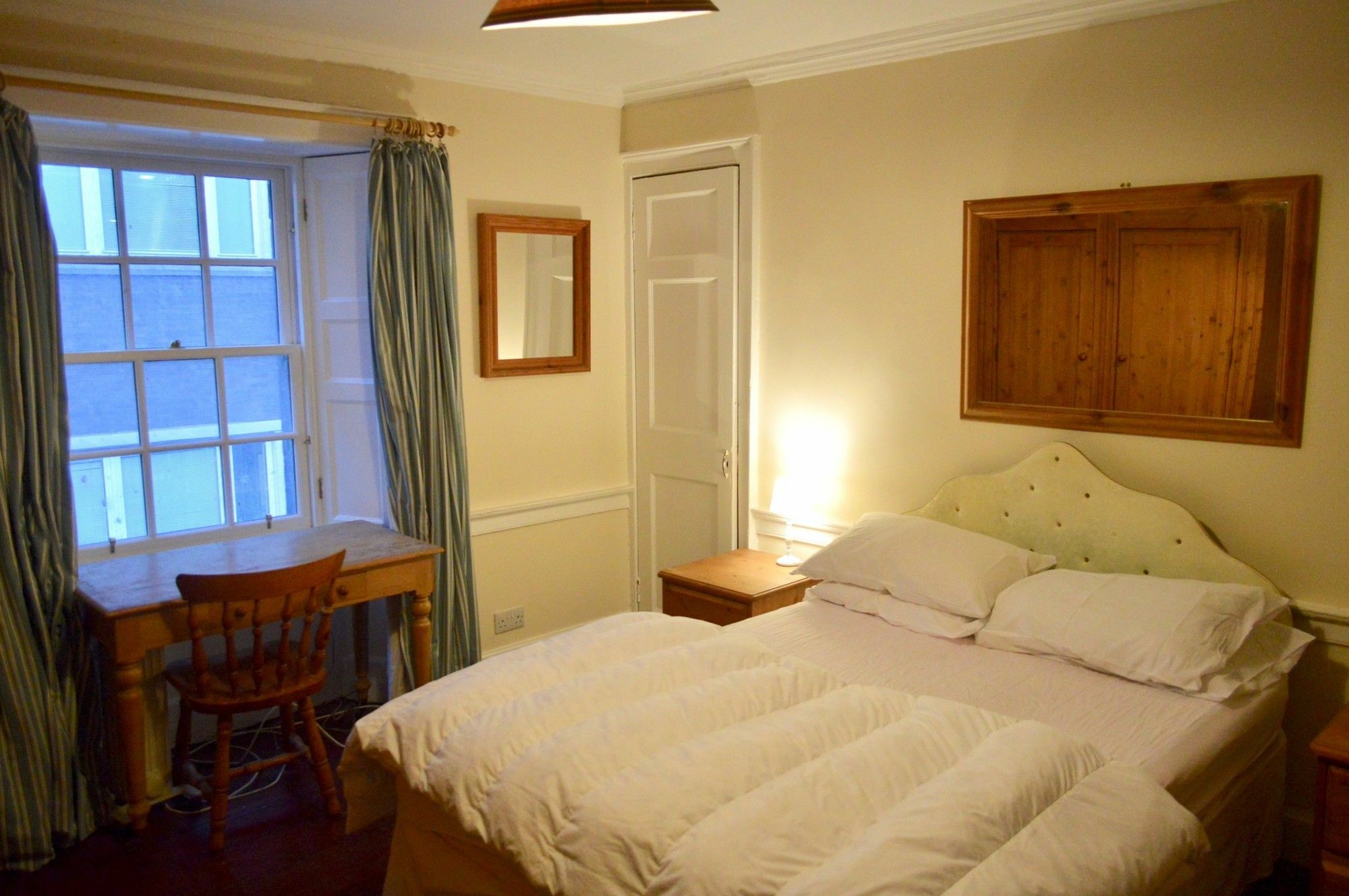 1 Bedroom Sleeps 2 *