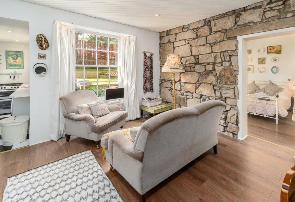 Vintage Apt, Pvt Garden, Wifi, New Town * EDI