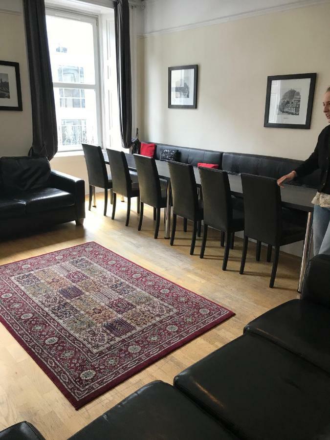 Central Sleeps Upto 16 People Apartment