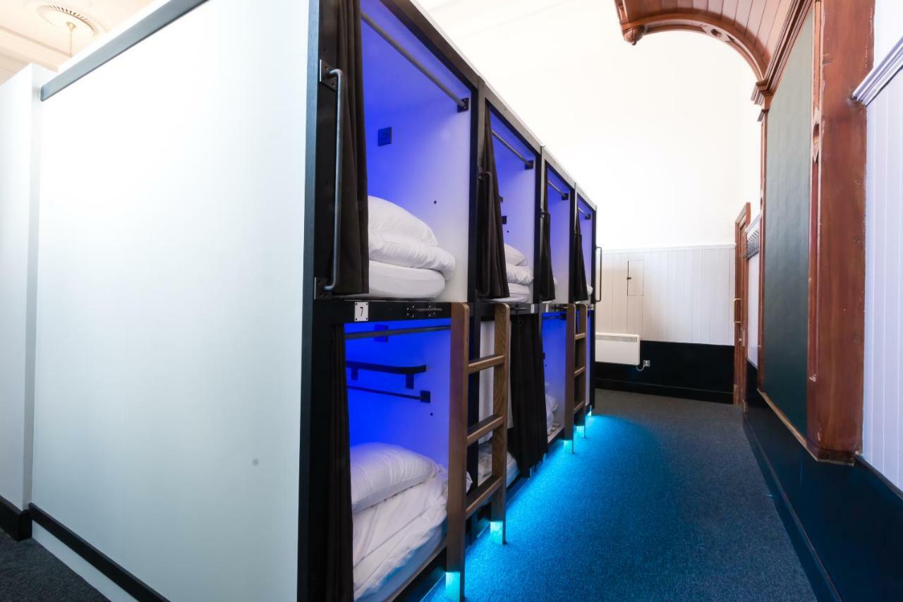 Hostel Code Pod - The Court - Edinburgh