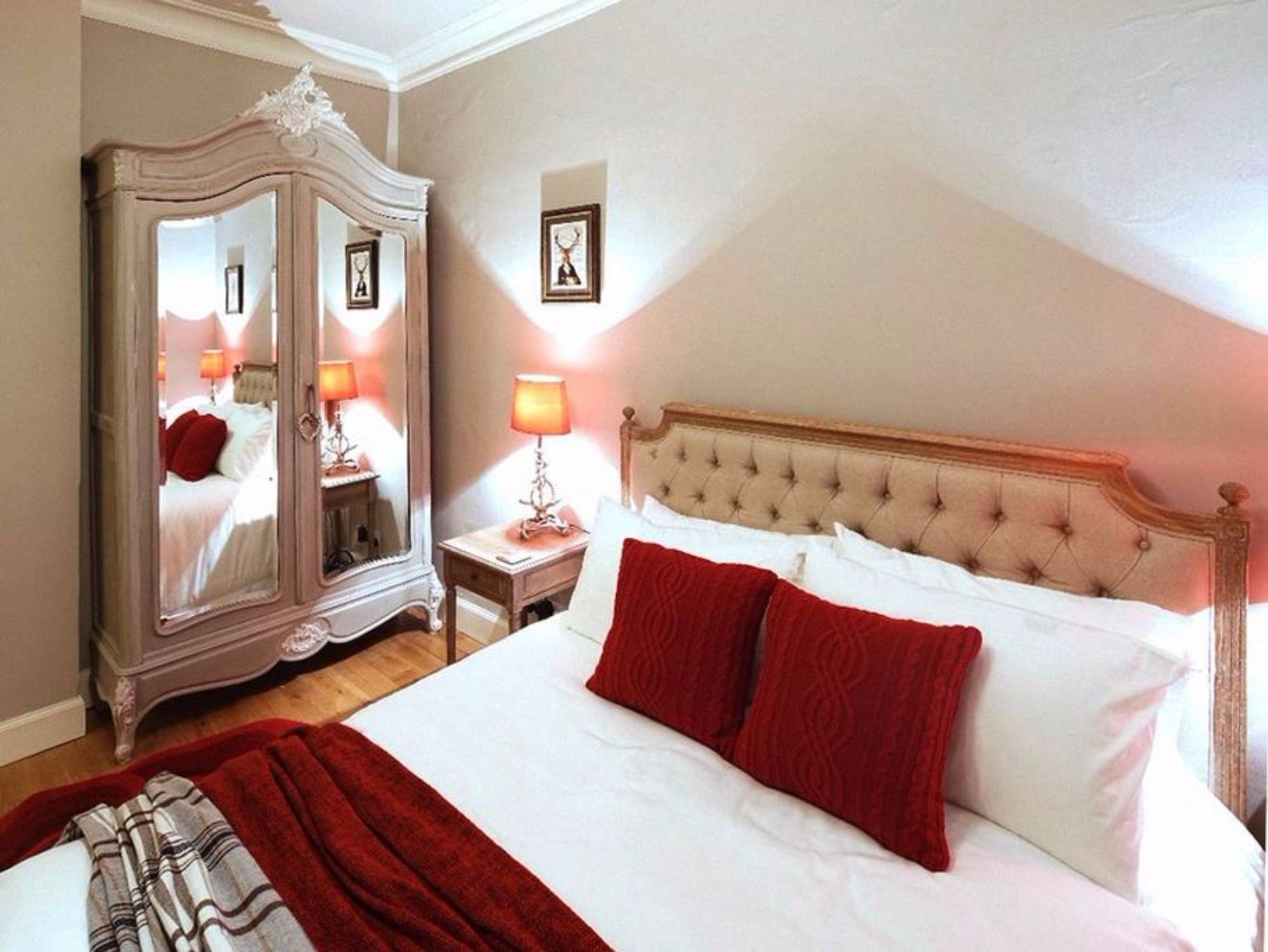 1 Bedroom Flat With Castle View * Edinburgh