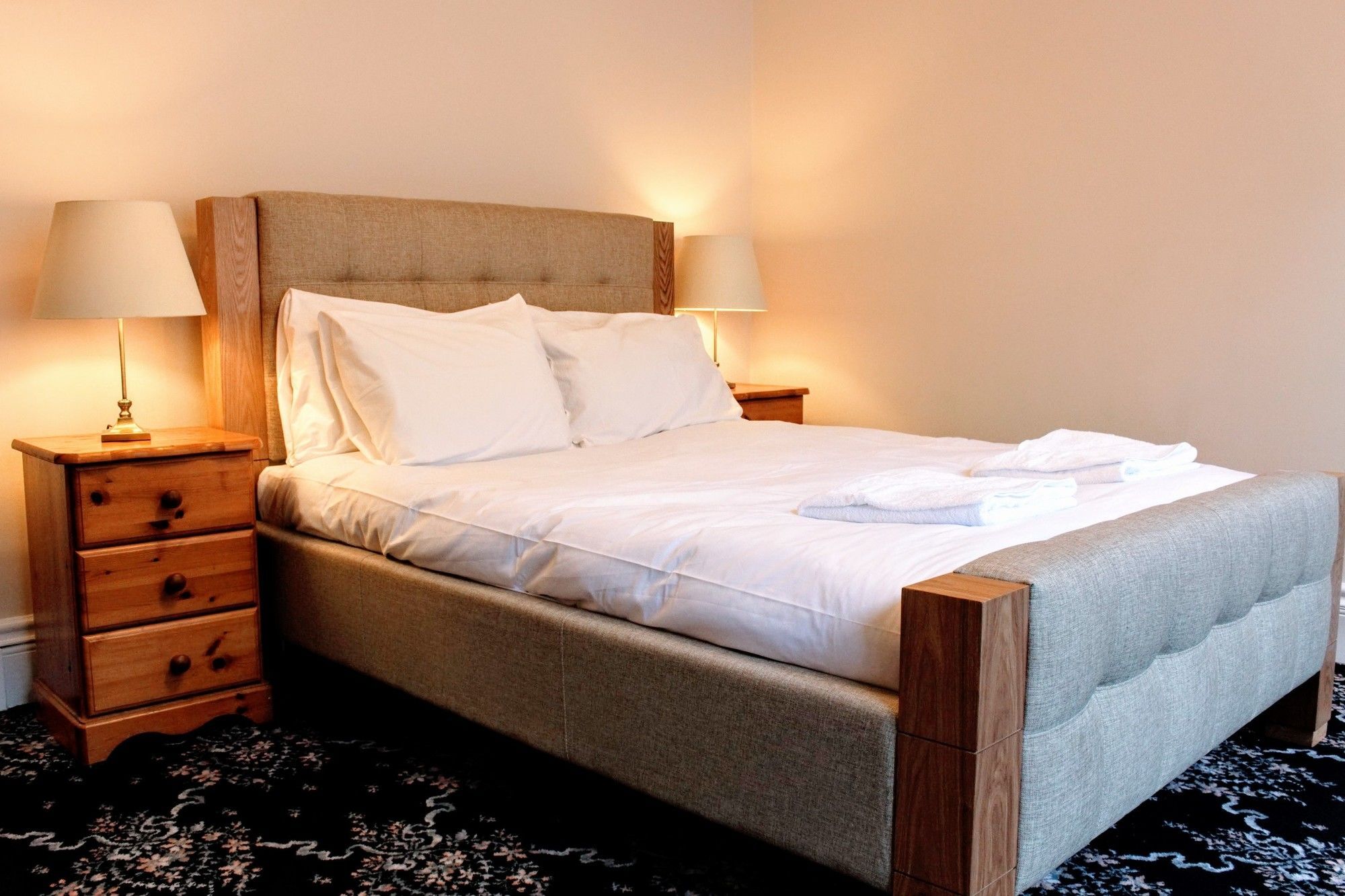 3 Bedroom On The Royal Mile