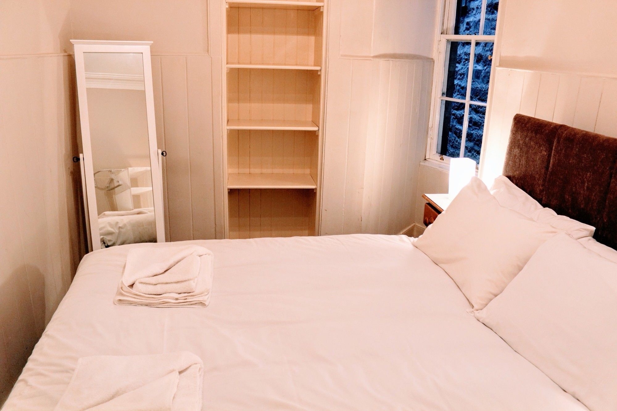 Apartment 3 Bedroom On The Royal Mile *