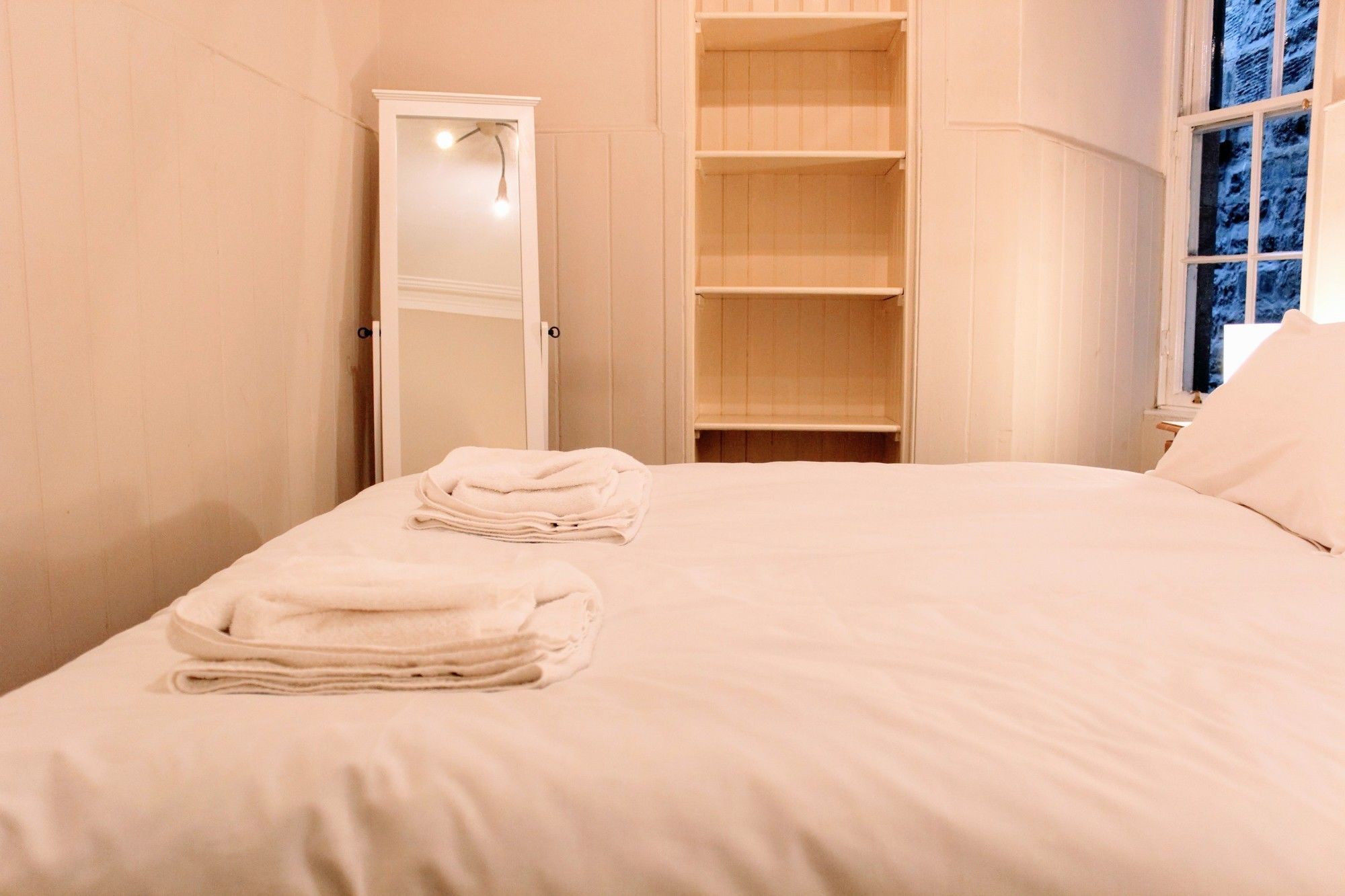 3 Bedroom On The Royal Mile Edinburgh