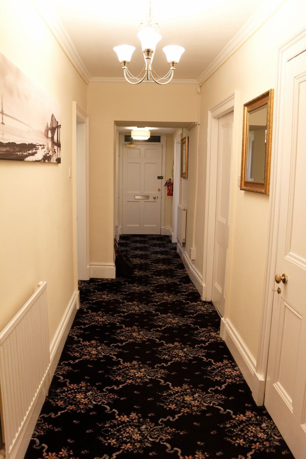 3 Bedroom On The Royal Mile Edinburgh
