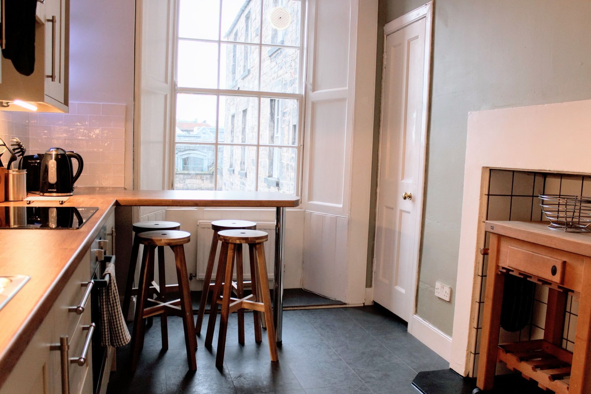3 Bedroom On The Royal Mile Apartment