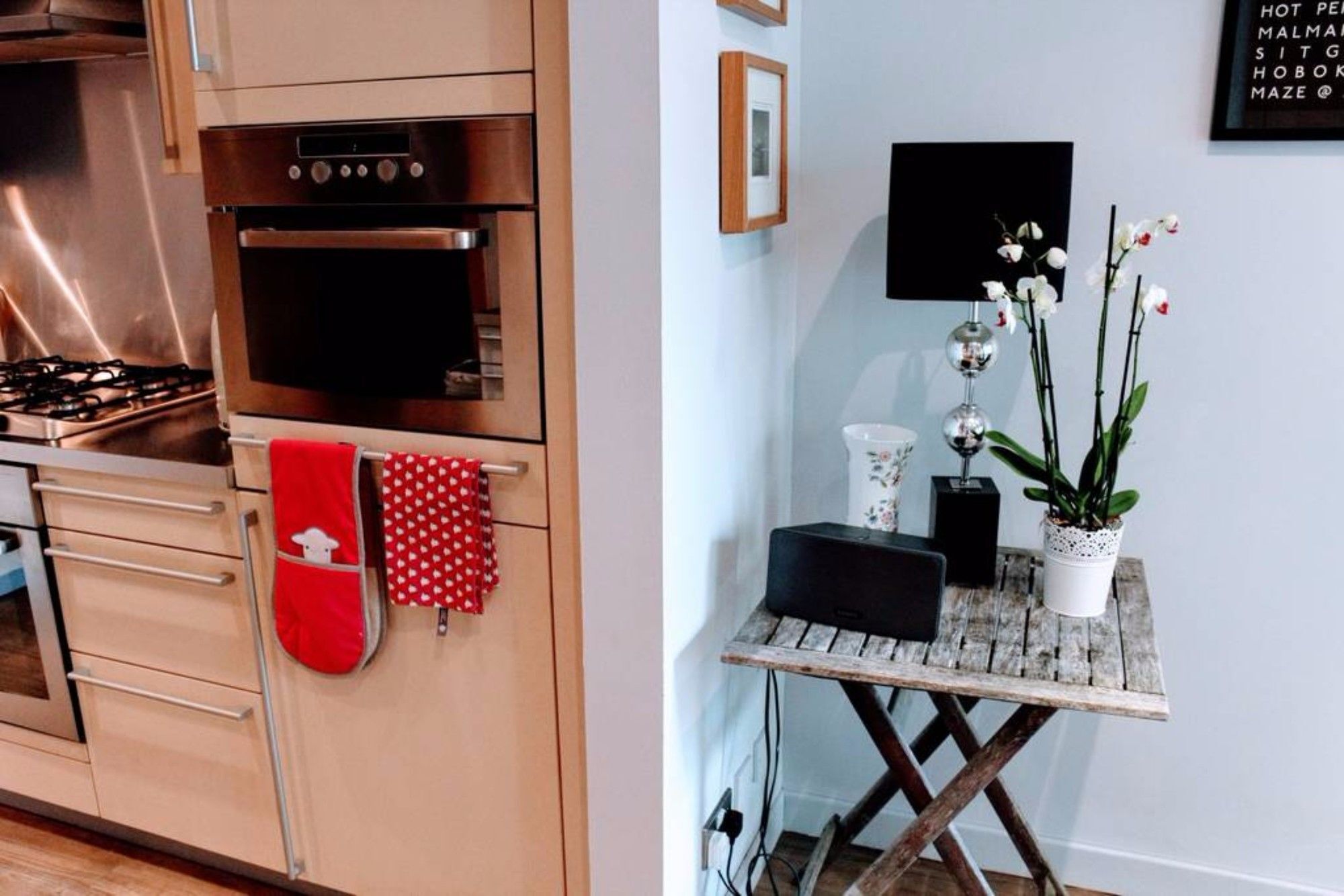 2 Bedroom With Sea View Sleeps 4 Apartment *